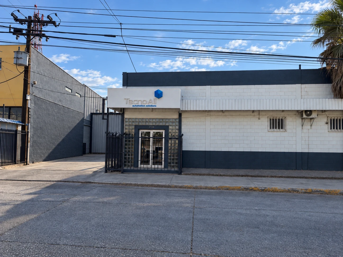 Fachada de la sucursal matriz Tecno All en Tijuana
